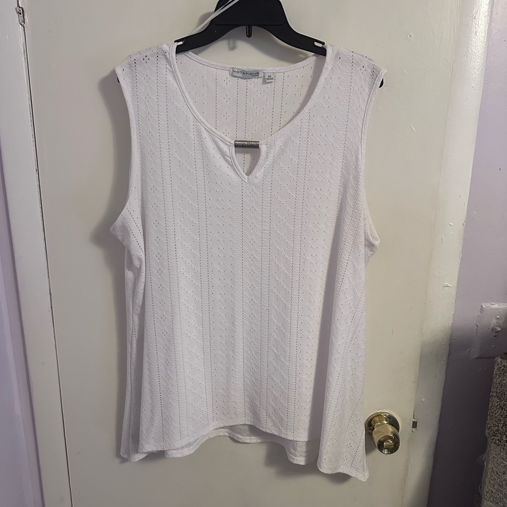 Sleeveless white eyelet shirt size 2X